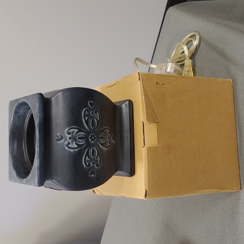 CHARCOAL DAMASK‎ Pod Warmer from Gold Canyon